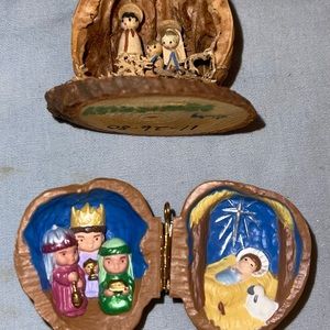 **** SOLD *****. Hallmark 1991 Nutshell Nativity